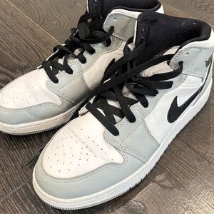 7Y air Jordan in grey. Only worn once.